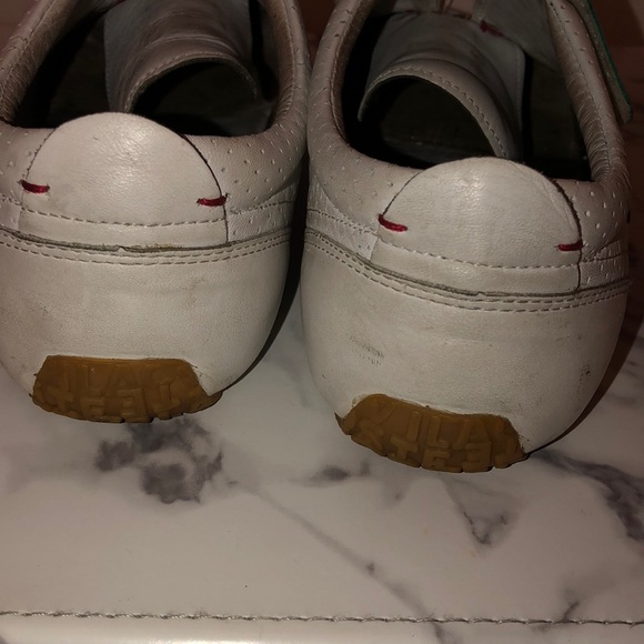 Lacoste - Picture 4 of 5